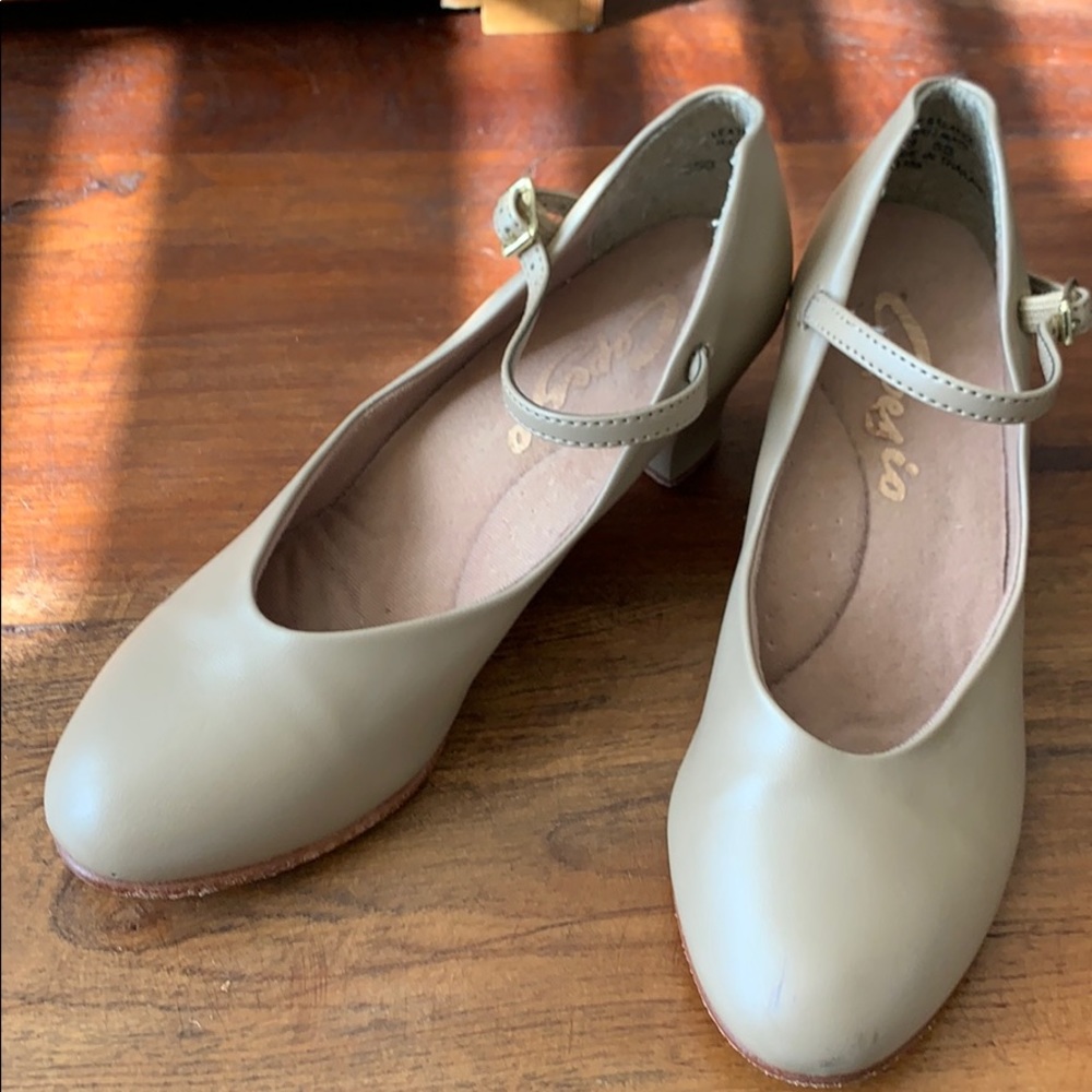 Character Shoes 7M